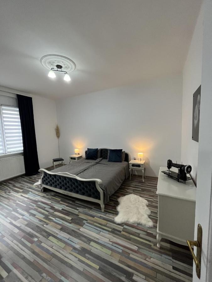 Center Retro Apartment Ni Exteriér fotografie