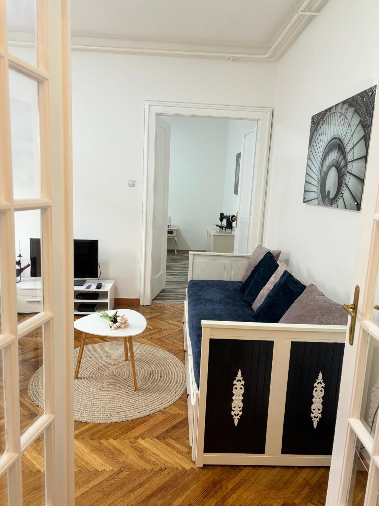 Center Retro Apartment Ni Exteriér fotografie
