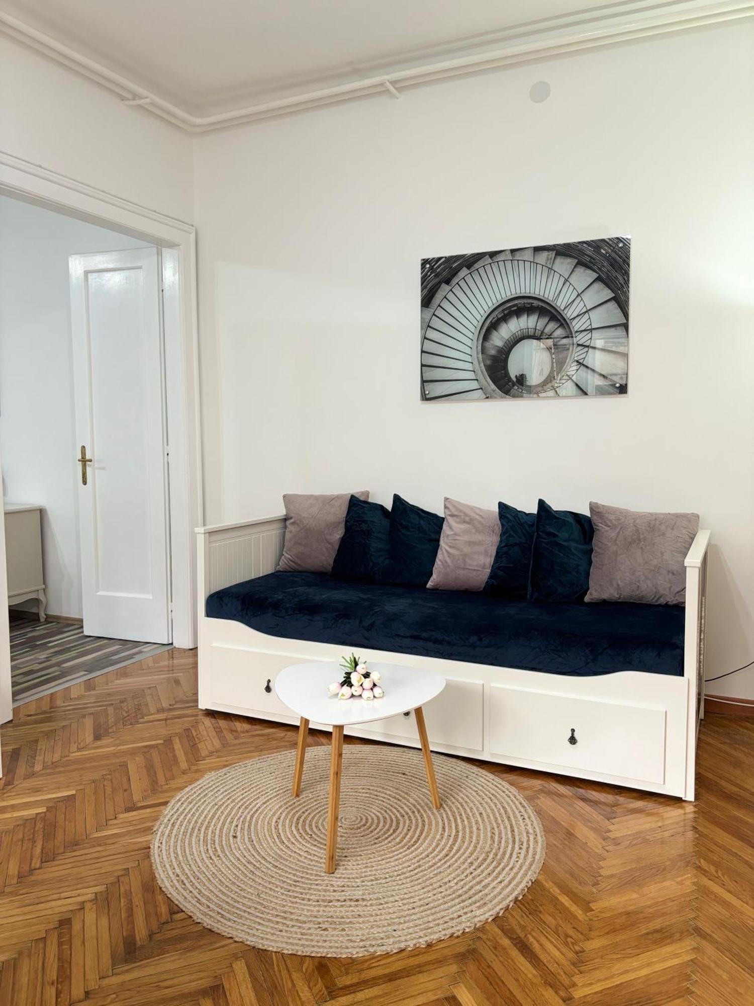 Center Retro Apartment Ni Exteriér fotografie
