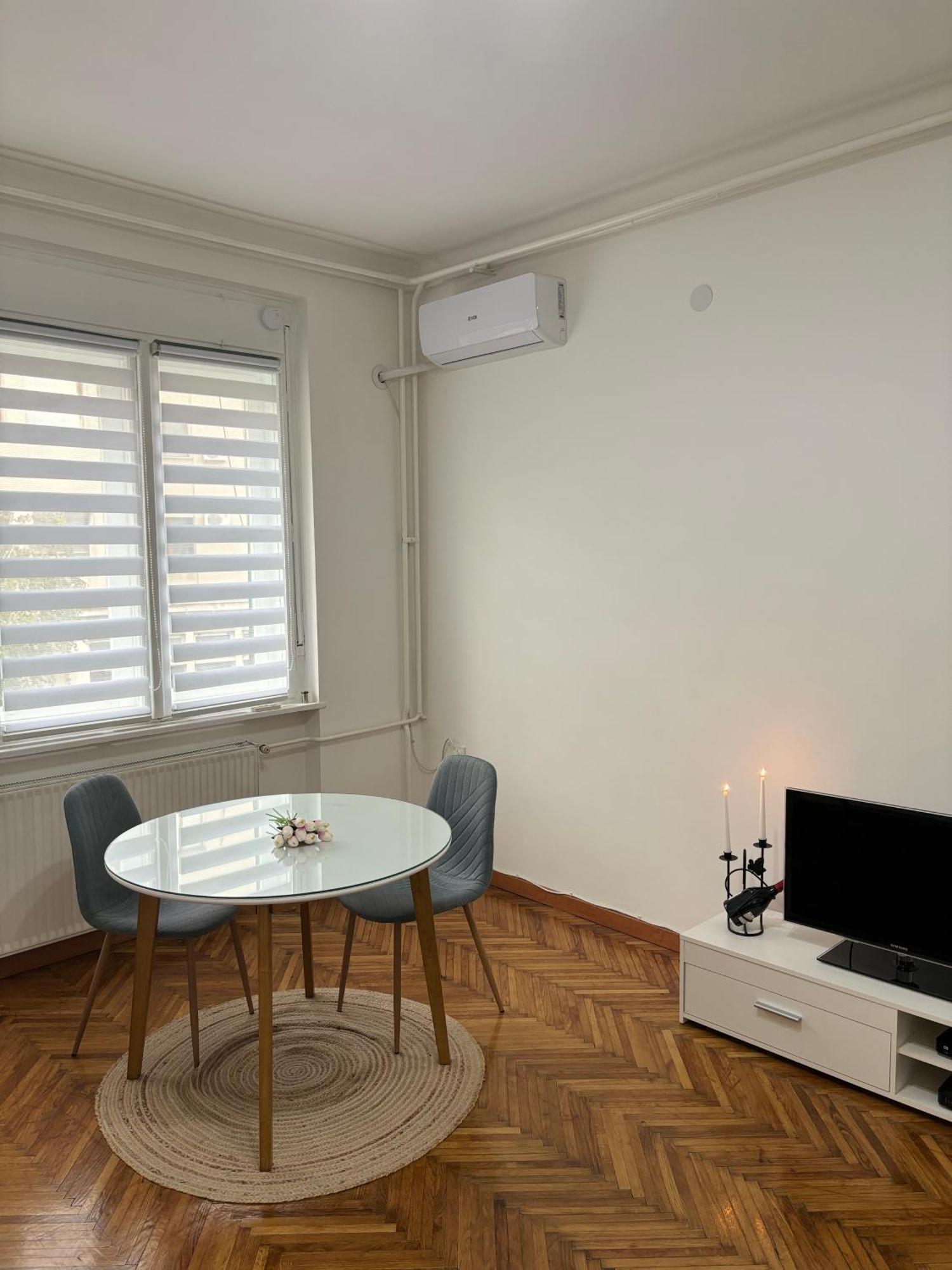 Center Retro Apartment Ni Exteriér fotografie